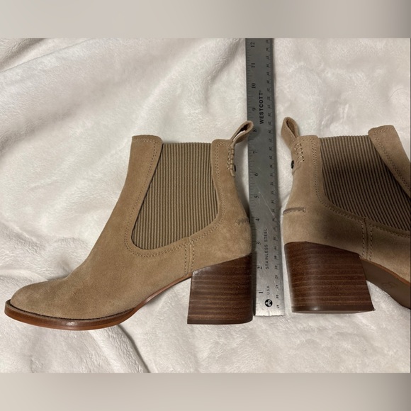 Uggs Faye Booties - Picture 2 of 8